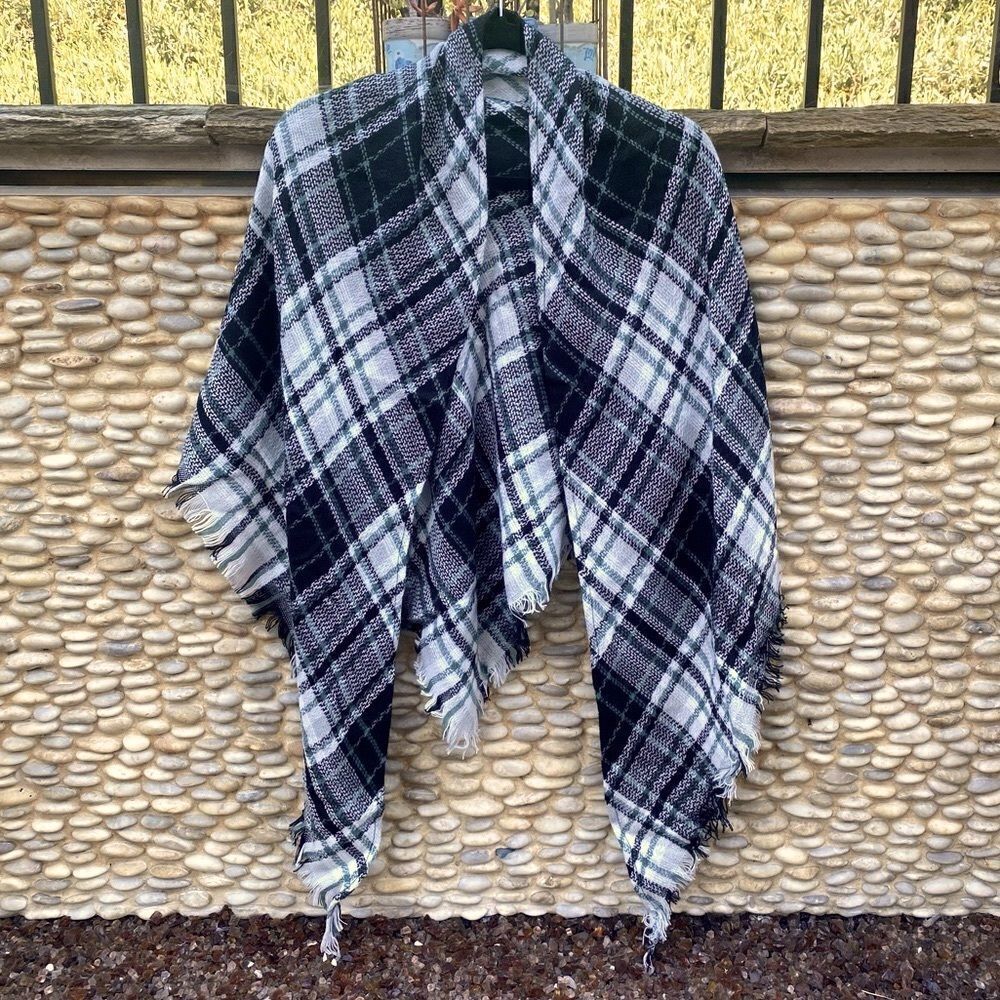 New! Wander Agio Black/White/Sage Green Plaid Triangle Scarf/Shawl/Wrap One Size - Picture 5 of 7